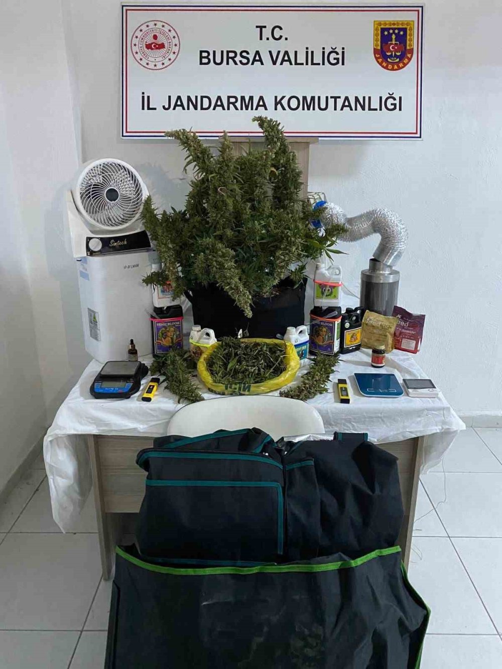 Bursa'da kapılar bir bir kırıldı