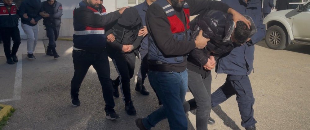 Bursa'da kapılar bir bir kırıldı