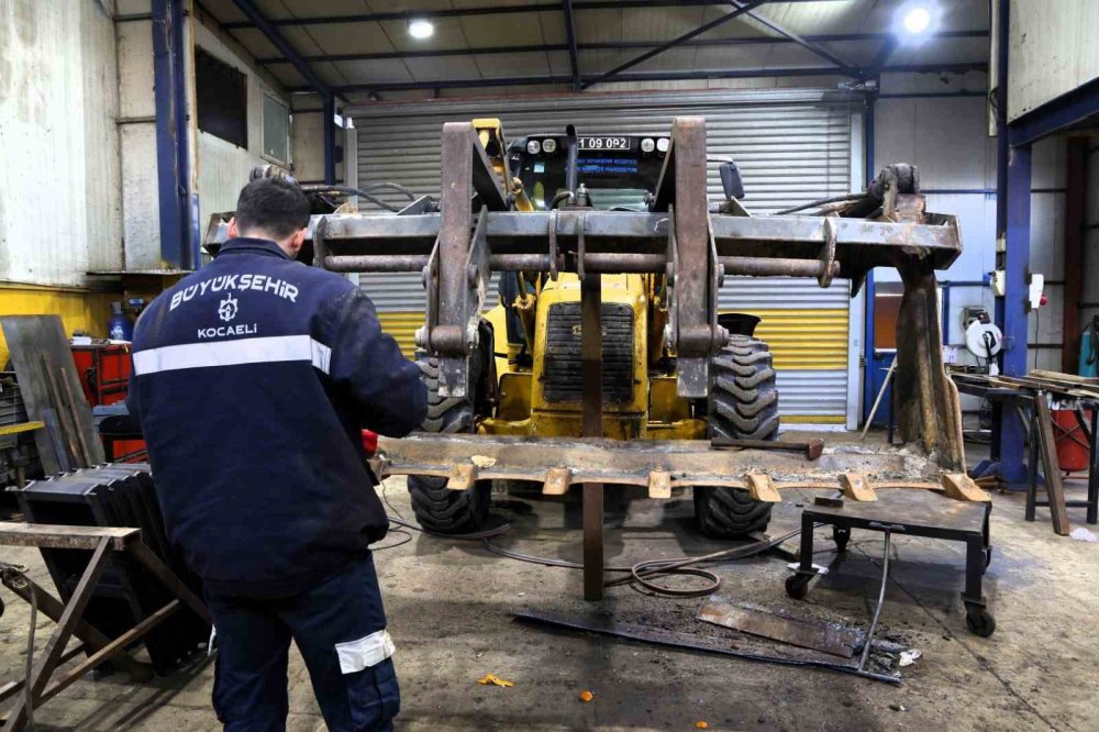 Kocaeli Belediyesi'nden tamir tasarrufu! Atölye kurdular