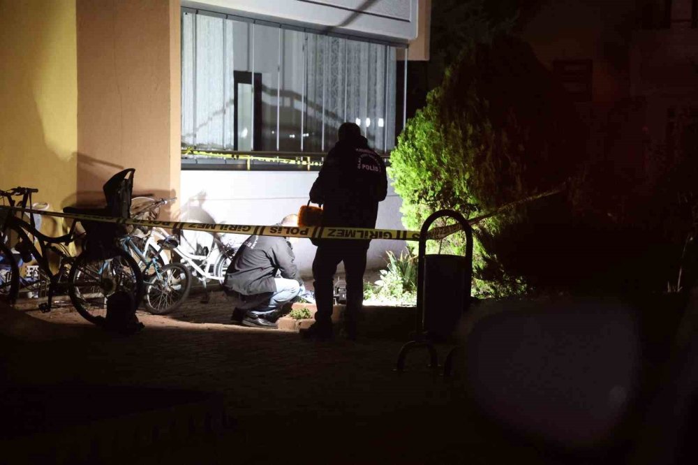 Öğretmen eşini 22 bıçak darbesiyle öldüren sanığa ağırlaştırılmış müebbet