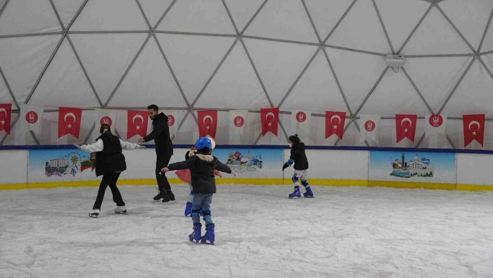Sonbahardan çıkamayan Ankara'da sadece burası buz tuttu