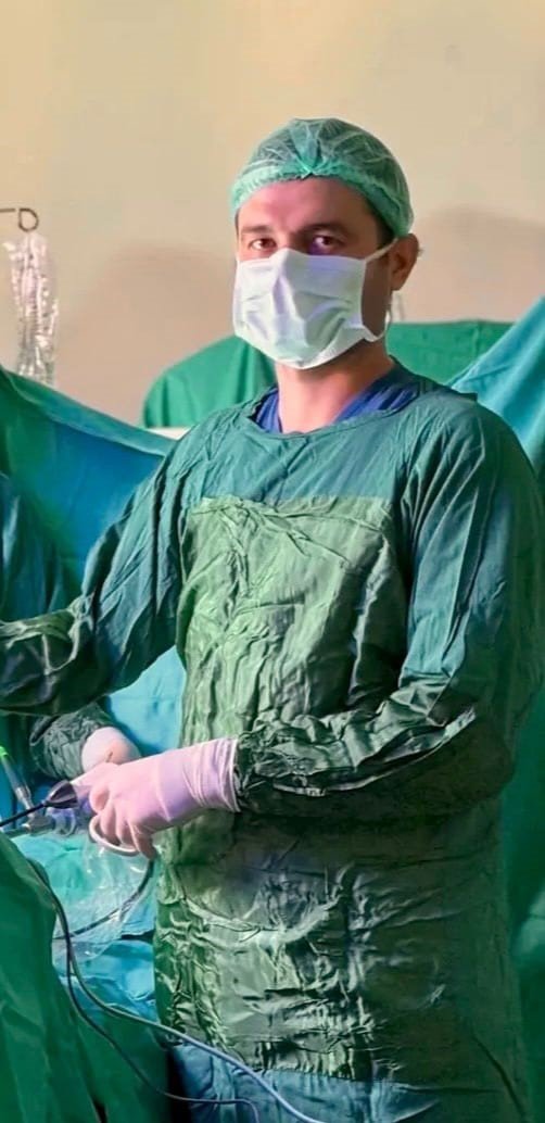 Yıllardır Sinsice Büyümüş: Karın Boşluğunu Dolduran Dev Kitle Çıkarıldı