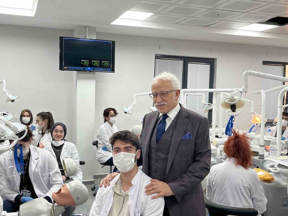 NEÜ’den diş hekimliği eğitimine simülasyon destekli katkı