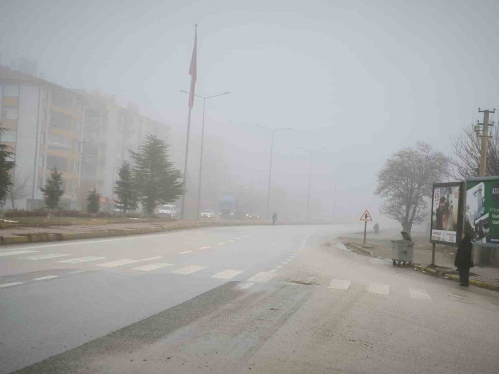Yoğun Sis Kulu’da Trafiği Zorladı! Dinek Kavşağında Kazalar