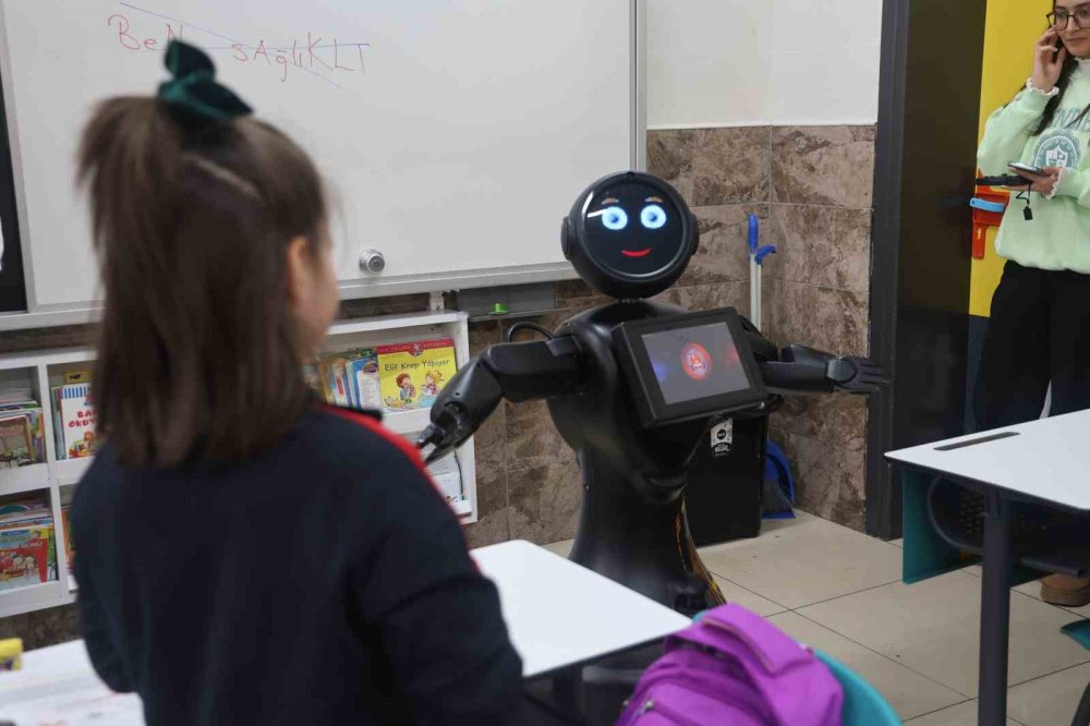 Konya’da Şivlilik Dersine Robot Sürprizi! Paylaşma ve Zorbalık Mesajı