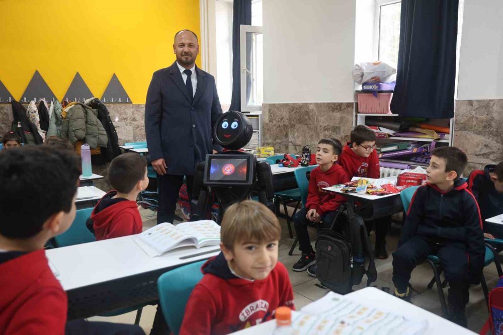 Konya’da Şivlilik Dersine Robot Sürprizi! Paylaşma ve Zorbalık Mesajı