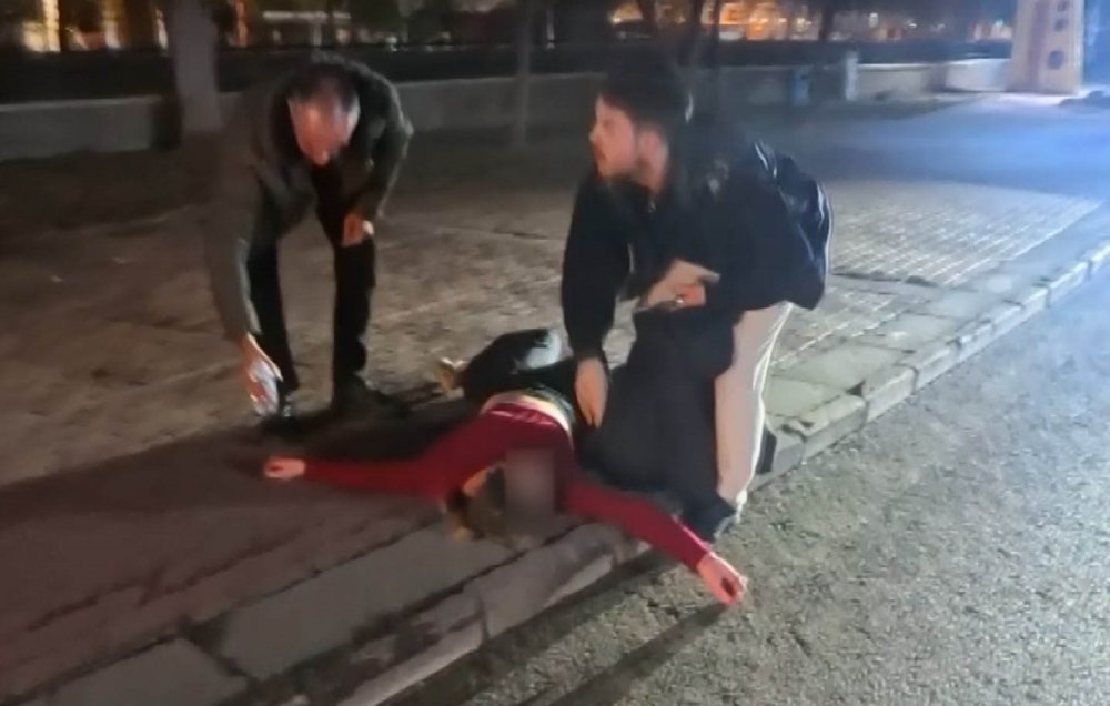 Parkta Çığlık Panik Yarattı! Polis Görünce Kaçtı