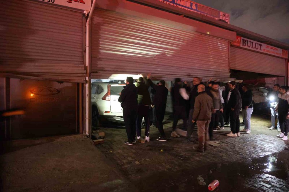 Hatay Sanayi Sitesi'nde yangın! 9 dükkan yandı