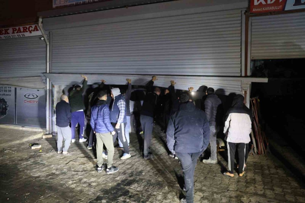 Hatay Sanayi Sitesi'nde yangın! 9 dükkan yandı