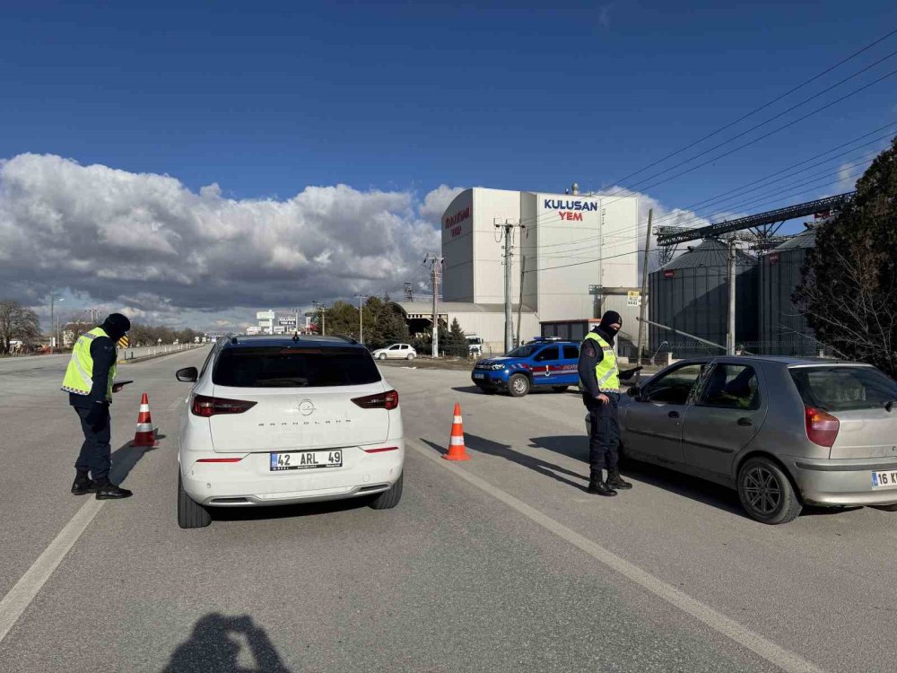 Konya sınırında araçlar bir bir durduruluyor