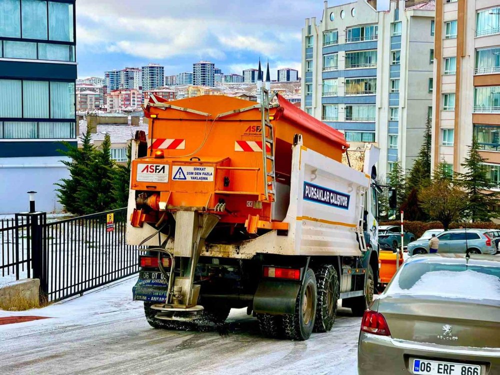 Ankara'da makinalar sokaklara indi