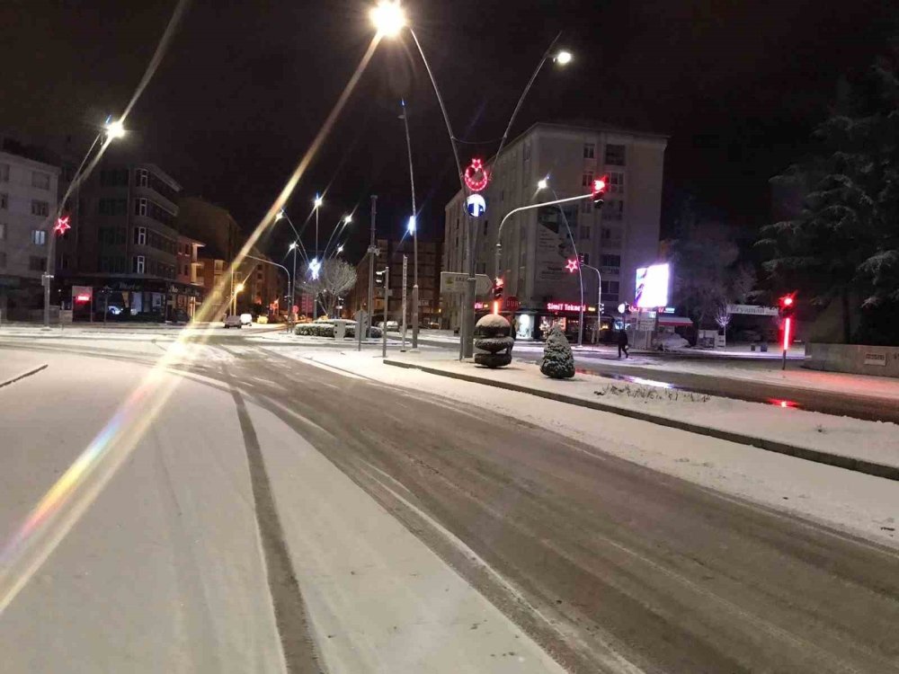 Ereğli'de kar sevinci! Sabah uyanan beyaz örtüyle karşılaştı