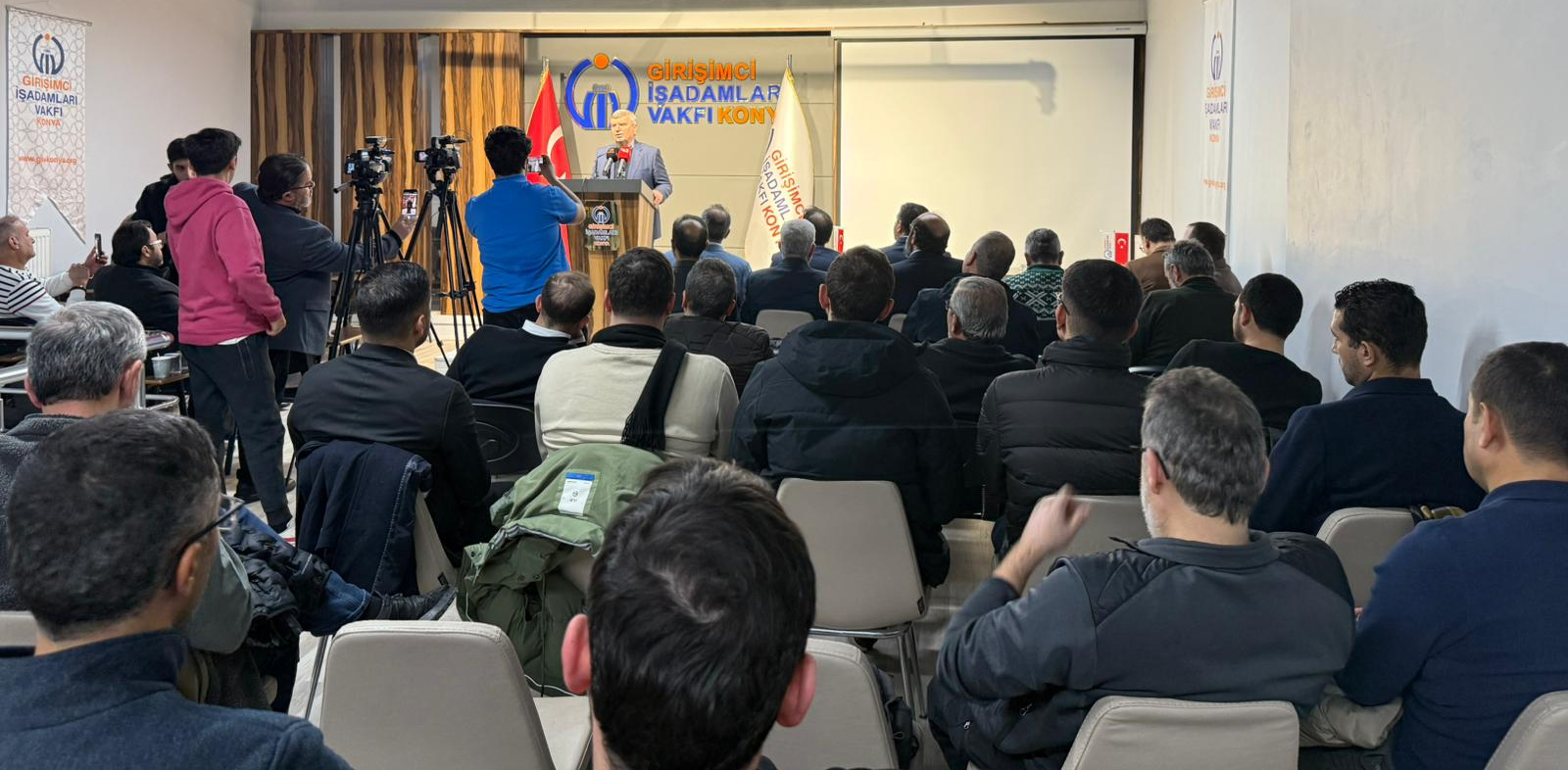 giv-tahir-akyurek-konusma.jpg