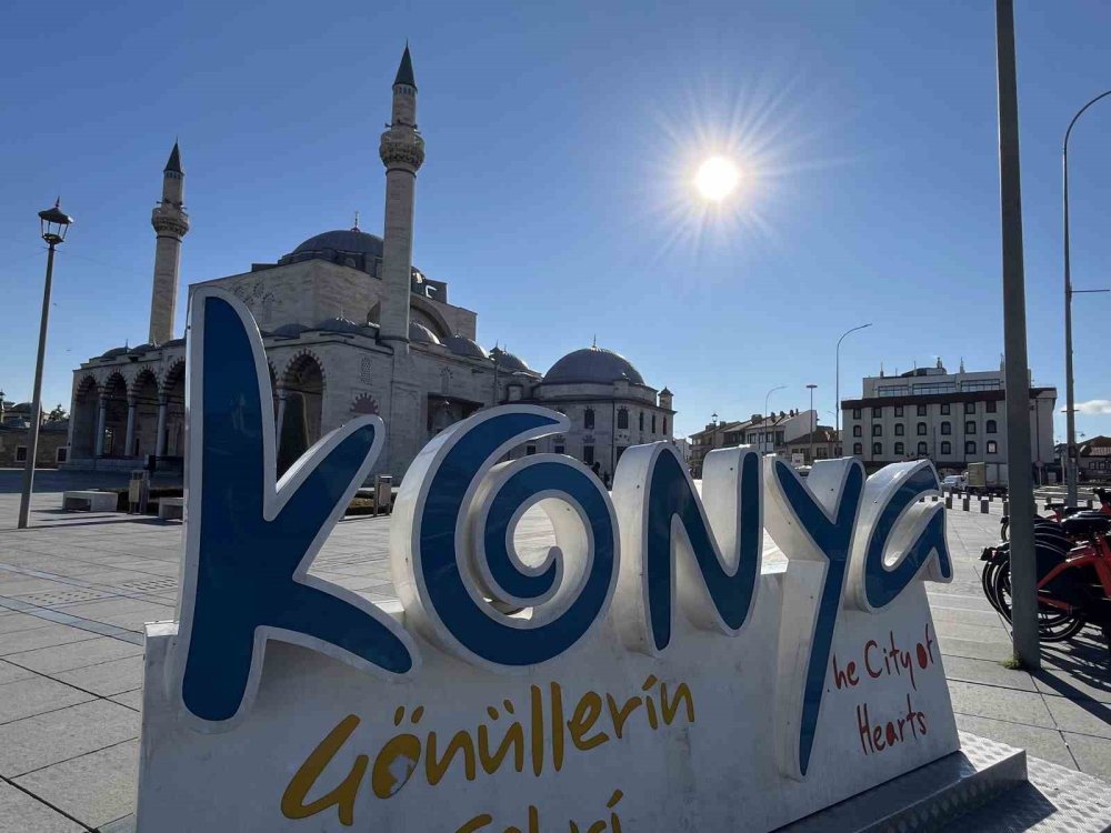 Her yerde kar, Konya'da güneş! Konya kar topluyor