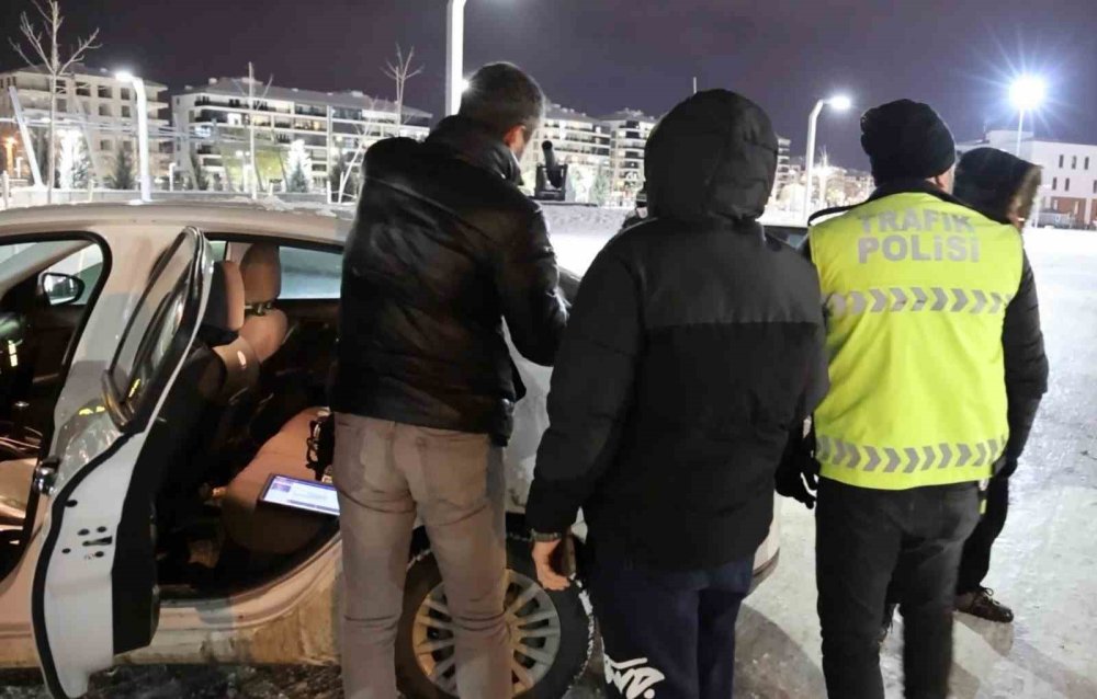 18'lik sürücülerin drift macerası pahalıya patladı! Biri ehliyetsiz çıktı