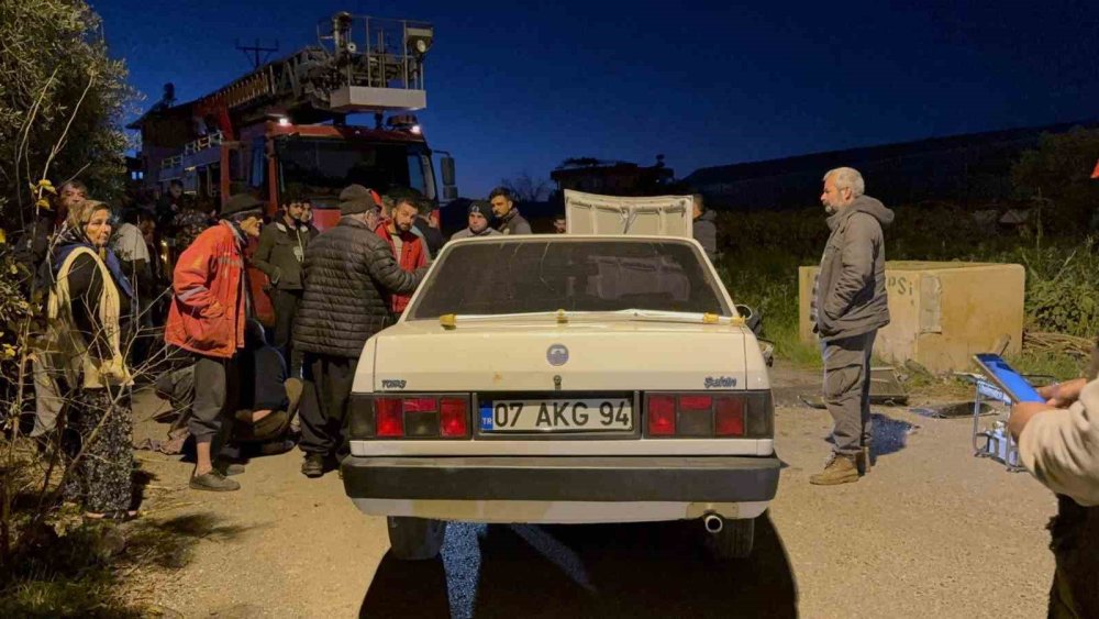 Beton bloğa çarpan Tofaş paramparça oldu