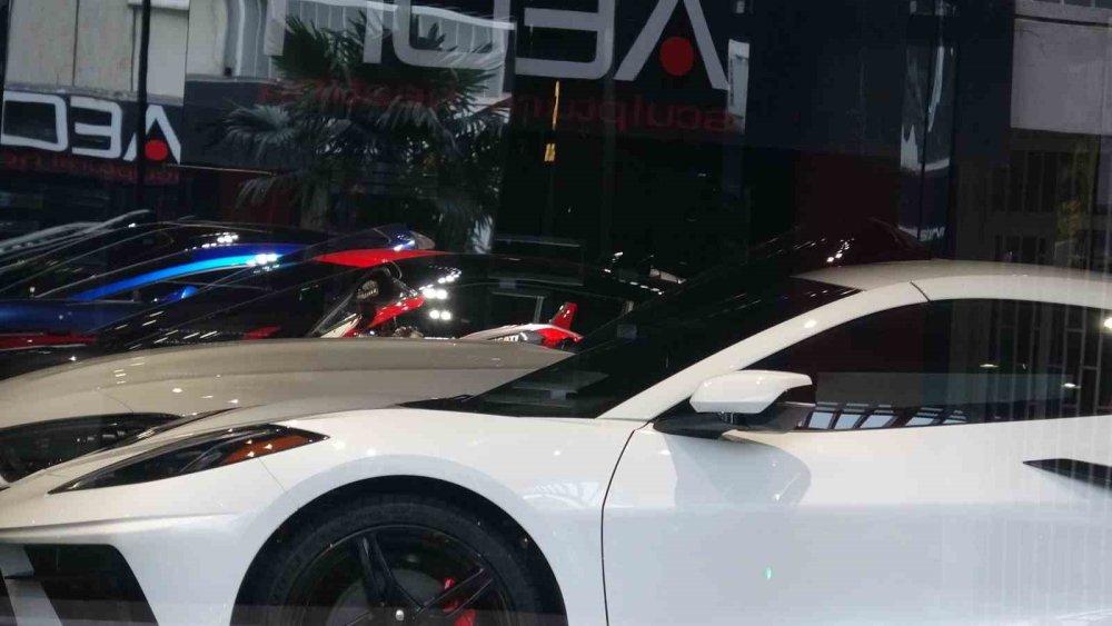 Lüks oto galeride büyük vurgun iddiası: Paraları alıp kaçtı