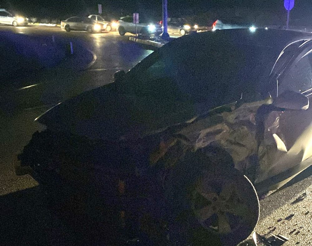 Beyşehir-Konya yolunda araç ters döndü! 4 yaralıdan 1'i Konya'ya sevk edildi