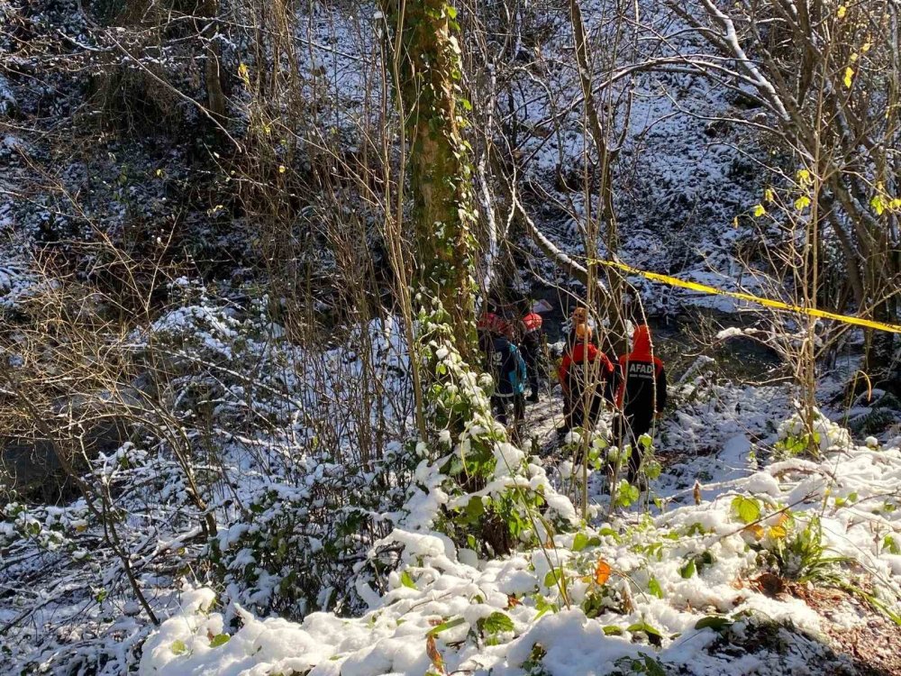 Gizemli  Mercedes'te neler yaşandı? Şoför atletiyle araçtan 10 metre uzakta bulundu