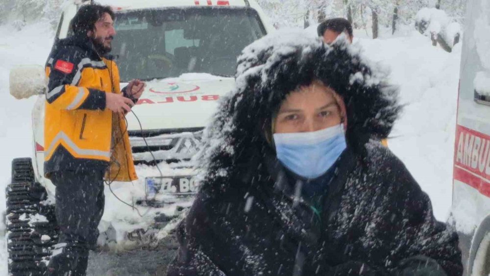 Kar kalınlığı 120 santimetreyi aştı, buzlanma başladı