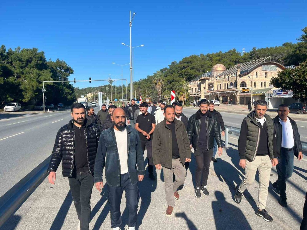 D-400’de Kavşak İptali Esnafı Zorladı! “Geçimimiz Tehlikede”