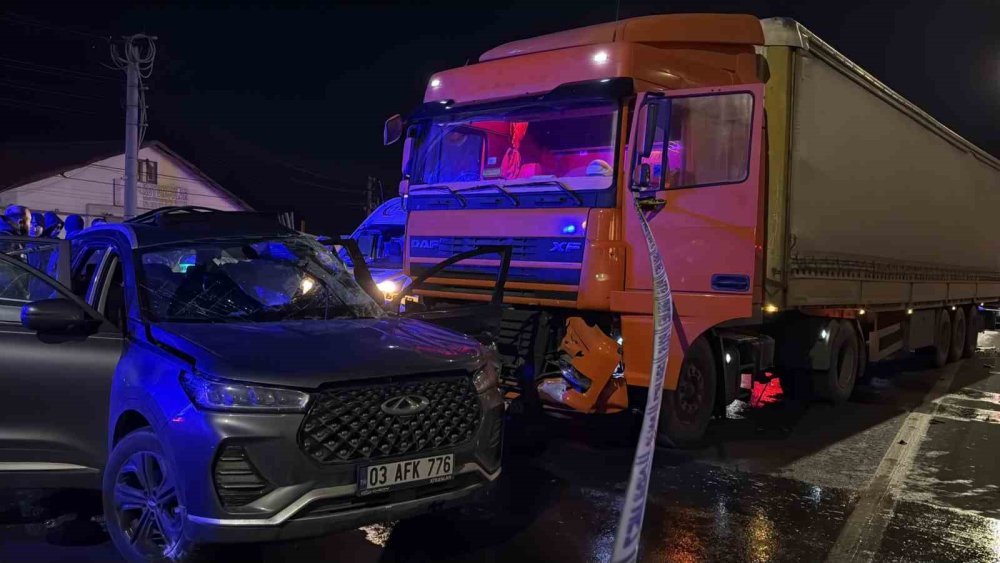 Bolvadin’de Feci Kaza: 7 Yaralıdan 1’i Hayatını Kaybetti