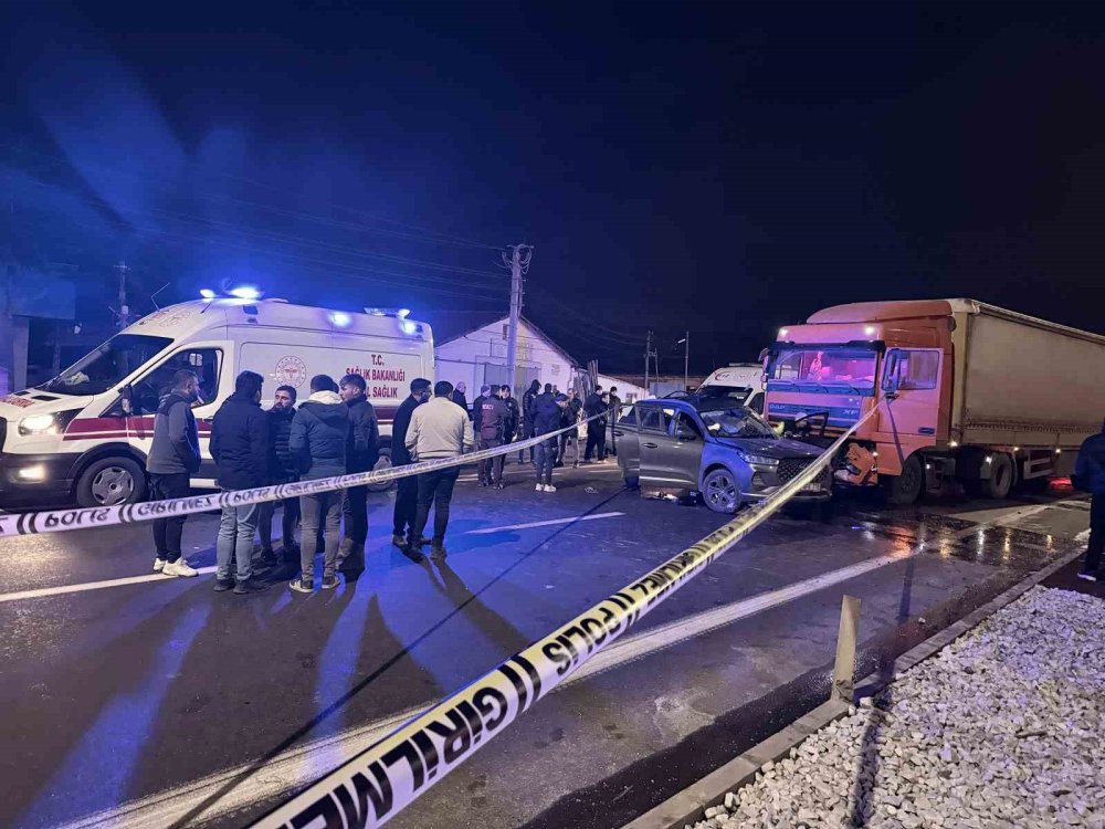 Bolvadin’de Feci Kaza: 7 Yaralıdan 1’i Hayatını Kaybetti