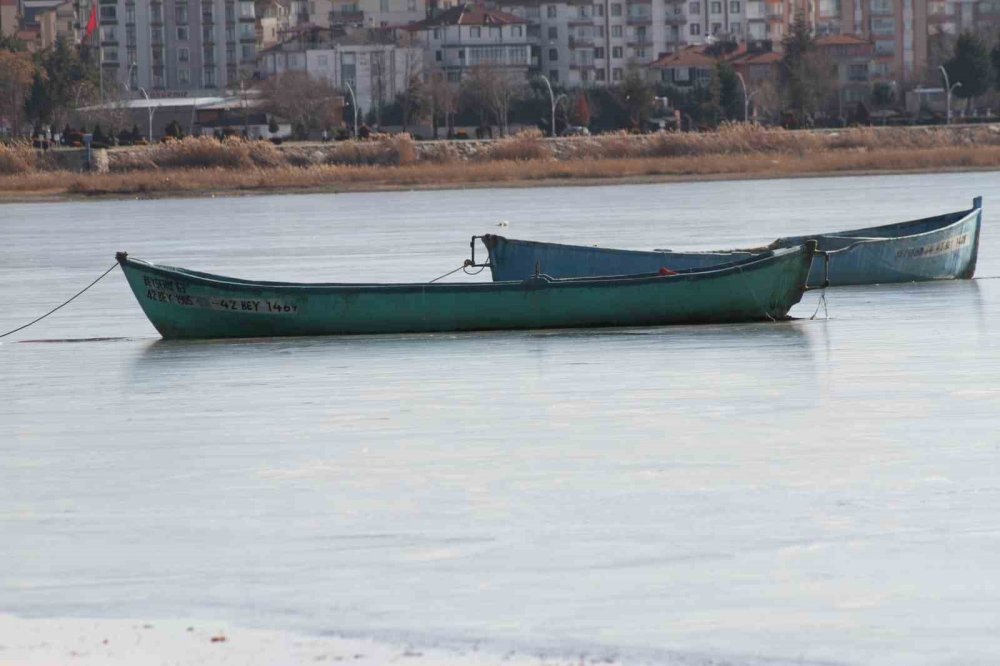 Eksi 13 derece Beyşehir Gölü’nü dondurdu