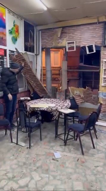 Kahvenin duvarı yıkıldı vatandaş oyuna devam etti