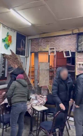 Kahvenin duvarı yıkıldı vatandaş oyuna devam etti