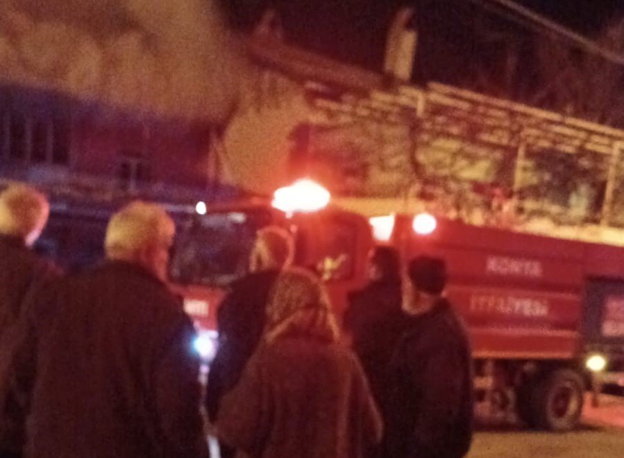 Konya'da geceyi alevler aydınlattı! Ev yandı, cami kurtarıldı