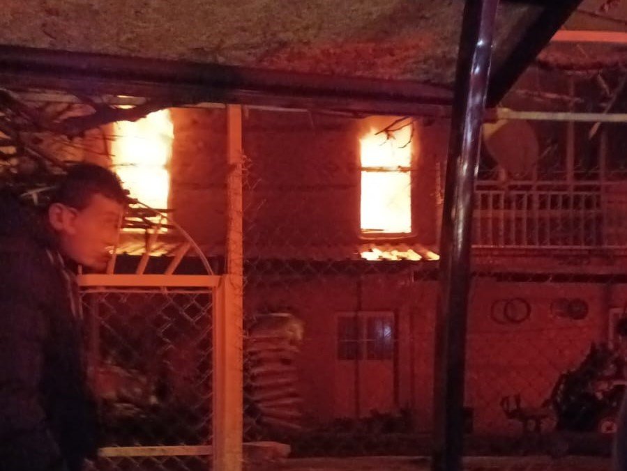 Konya'da geceyi alevler aydınlattı! Ev yandı, cami kurtarıldı