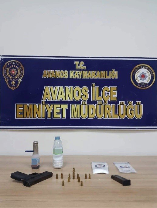 Ruhsatsız tabancasına gizli bölme yapmış