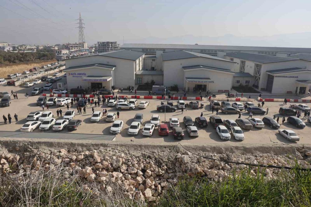 'Canlı bombayım’ dedi, hastane birbirine girdi