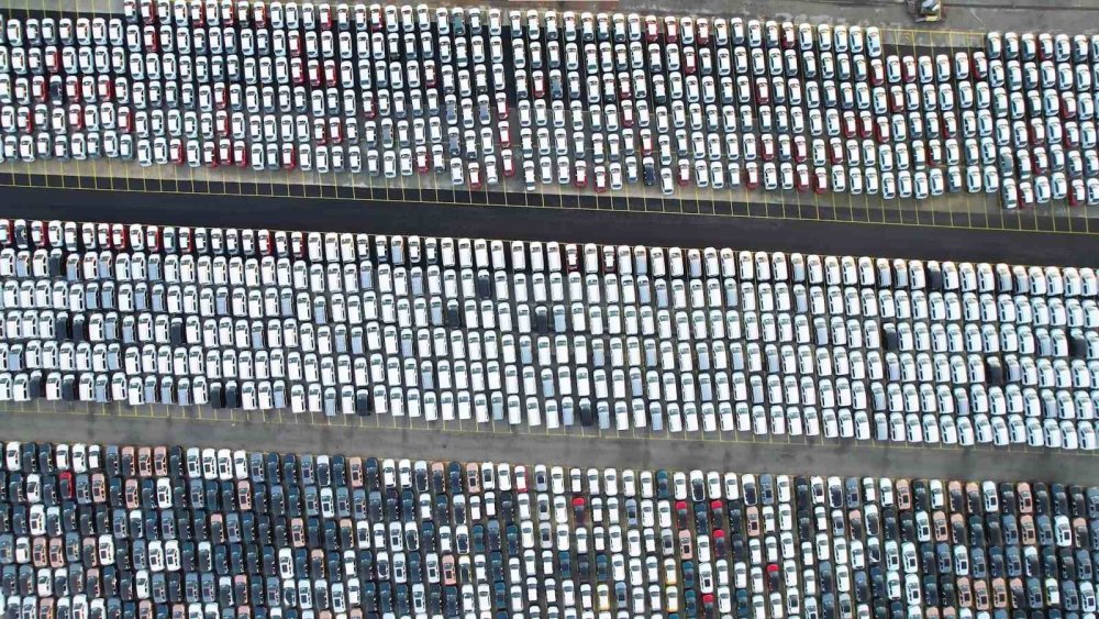 İstanbul’da liman doldu: Binlerce sıfır otomobil beklemede