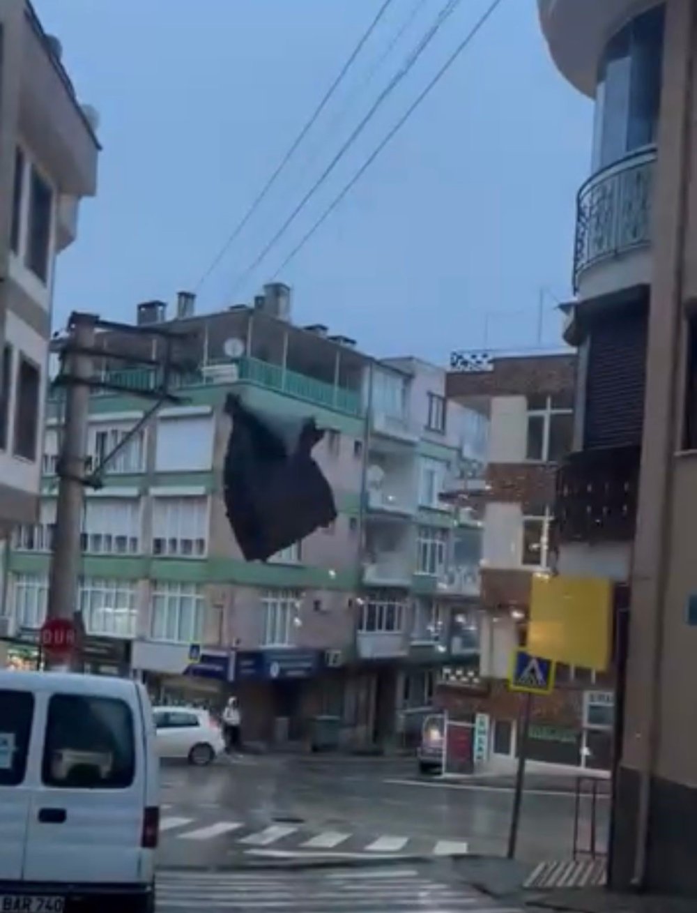 Bir poşet, binlerce kişiyi böyle yolda bıraktı