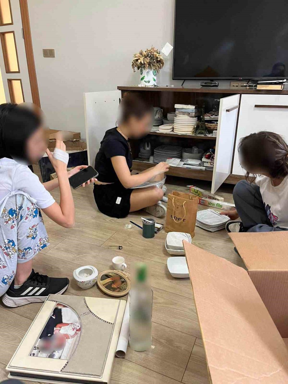 Kız öğrencileri ders saatinde evine götüren öğretmene soruşturma