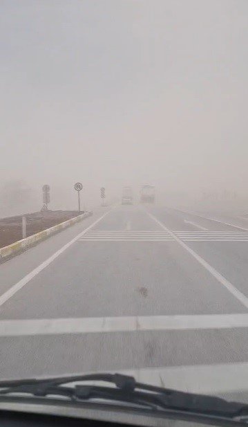 Konya-Ankara Yolunda Kum Fırtınası Trafiği Aksattı