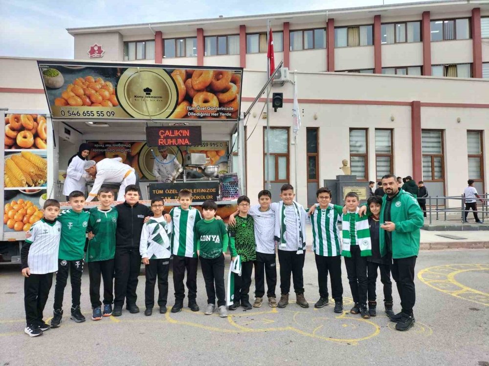 Konya’da örnek vefa! Ahmet Çalık için okul okul lokma dağıtıyor