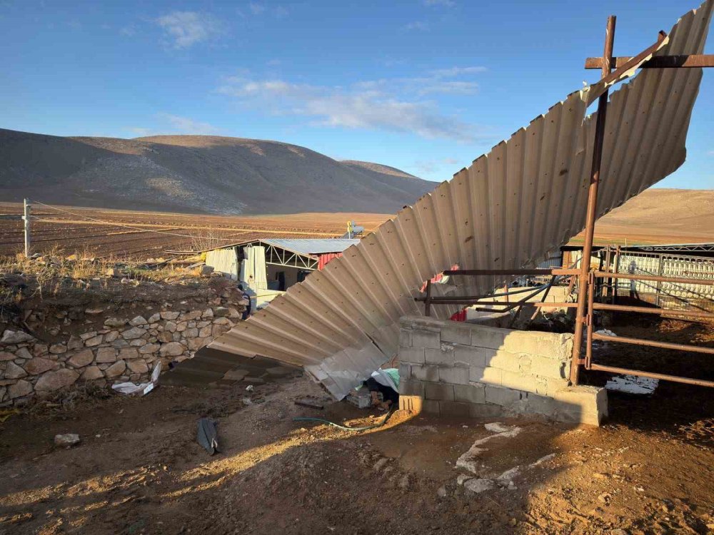 Ayrancı’da Fırtına Can Aldı: Uçan Çatı Bir Kişinin Üzerine Düştü