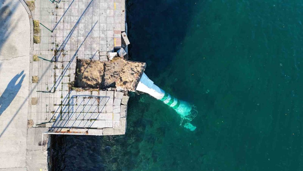 Lodos, Deniz Fenerini De Yıktı