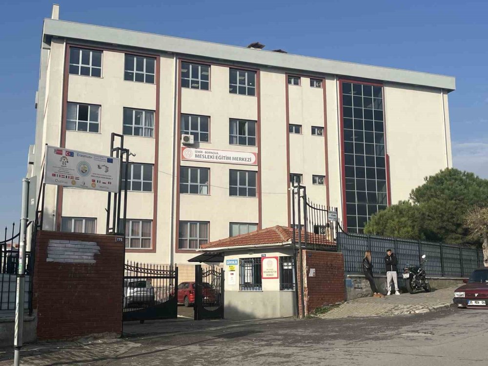 Öğrencilerine evinde temizlik yaptıran öğretmene gözaltı