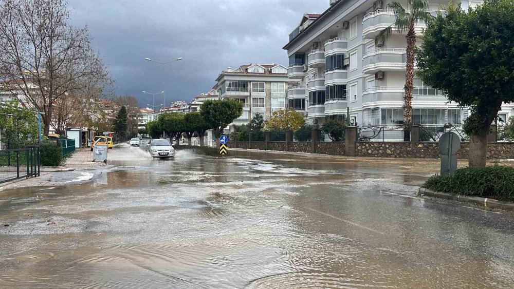 Alanya'nın altyapısı SOS verdi vatandaş evden çıkamadı