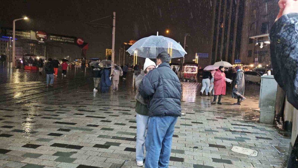 Gece gündüz oldu yağış Konya'ya doğru geliyor