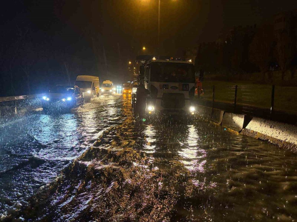 İstanubul'da kar yağışı için saat verildi! Ekiplerin izinleri kaldırılıp teyakkuza geçildi