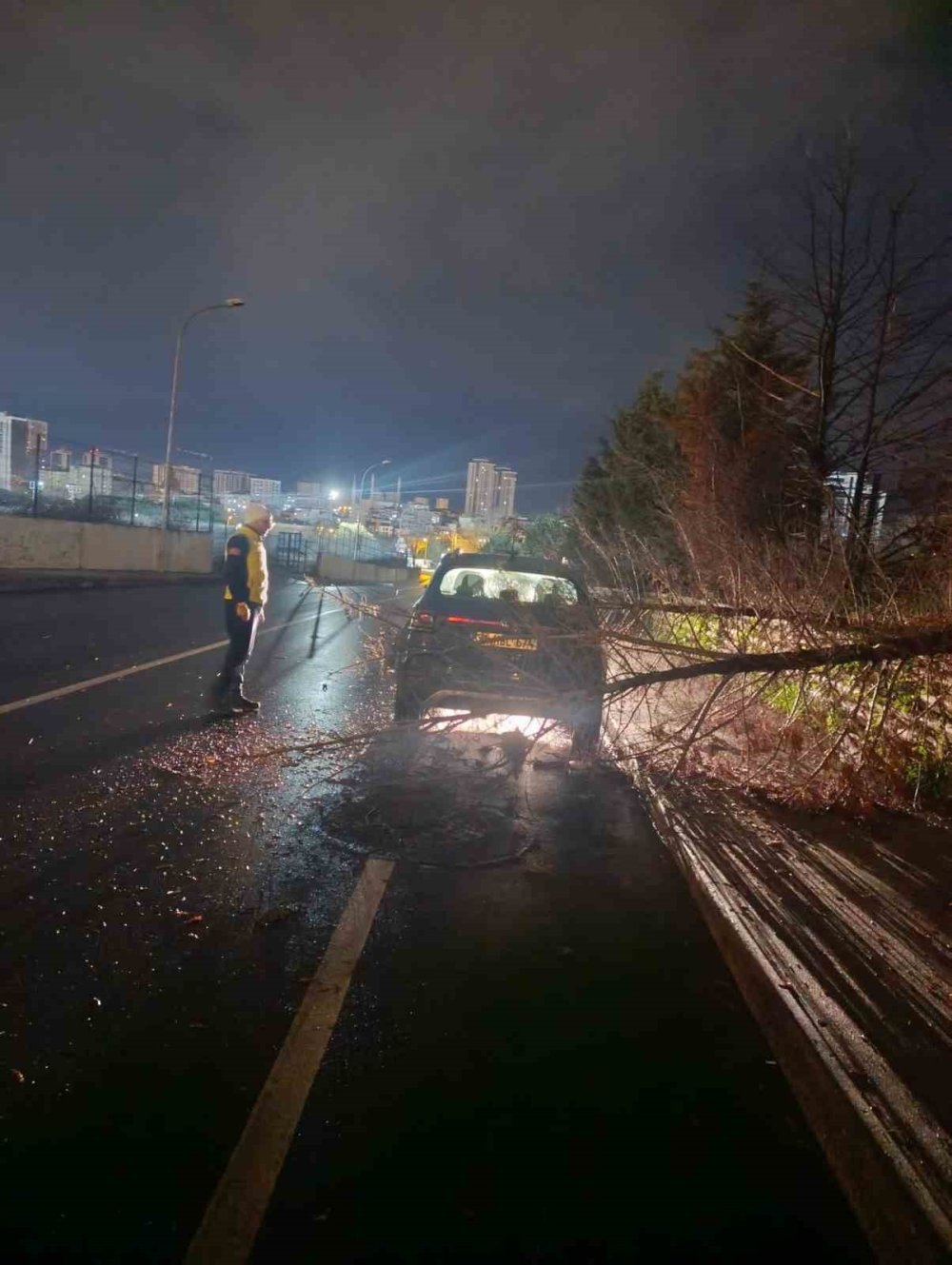 İstanubul'da kar yağışı için saat verildi! Ekiplerin izinleri kaldırılıp teyakkuza geçildi