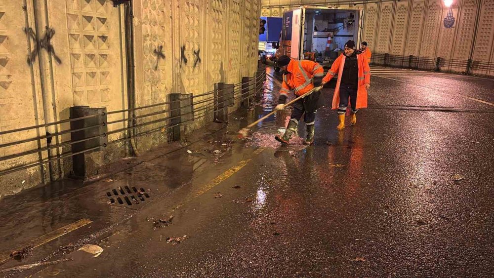 İstanubul'da kar yağışı için saat verildi! Ekiplerin izinleri kaldırılıp teyakkuza geçildi
