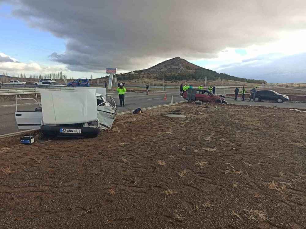 Kavşağa girdiler olanlar oldu! 1 kişi yaşamını yitirdi