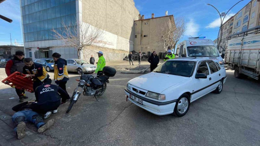 Motosikletliyi taktığı korumalar kurtardı