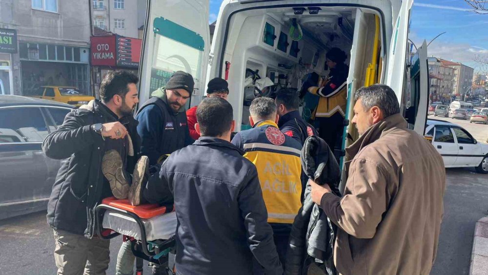 Motosikletliyi taktığı korumalar kurtardı